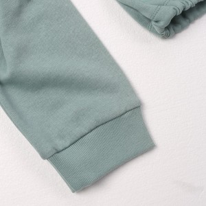 Organic cotton women‘s embroidery raglan sleeve crop hoodie